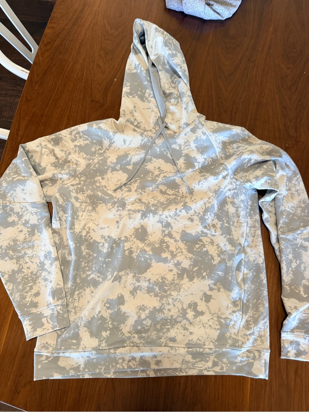 Lululemon Men's Lightweight Hooded Pullover Sweatshirt in Light Gray/White lg